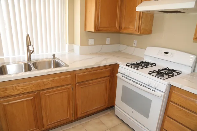 $2,950 | 6252 Granite Court, Lancaster, CA 93536