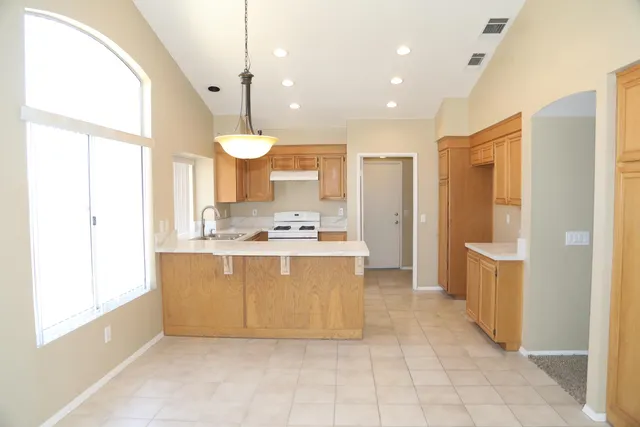 $2,950 | 6252 Granite Court, Lancaster, CA 93536