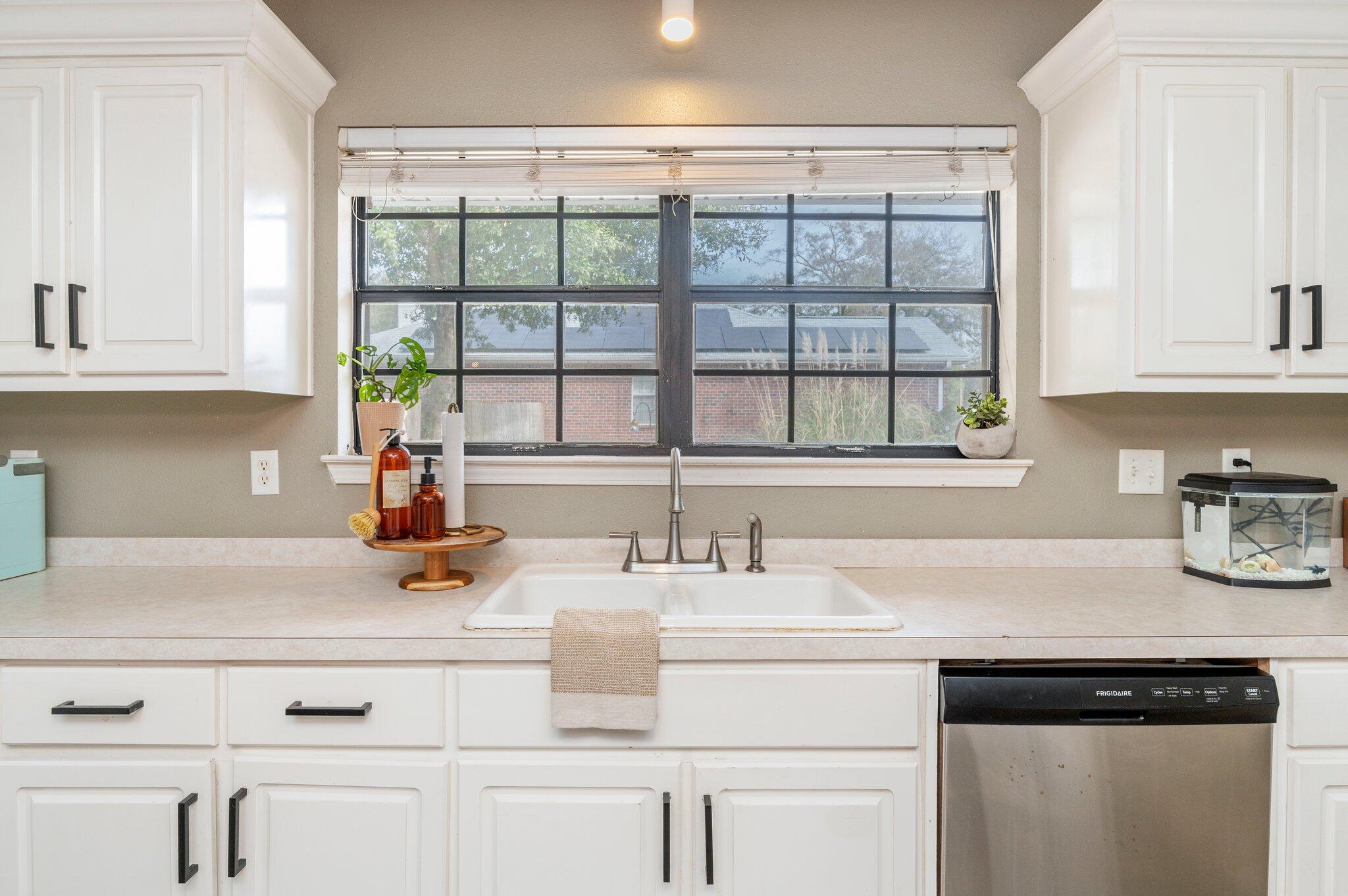 5938 Ridgeview Drive Milton, FL 32570 - Photo 22 of 58 Kitchen