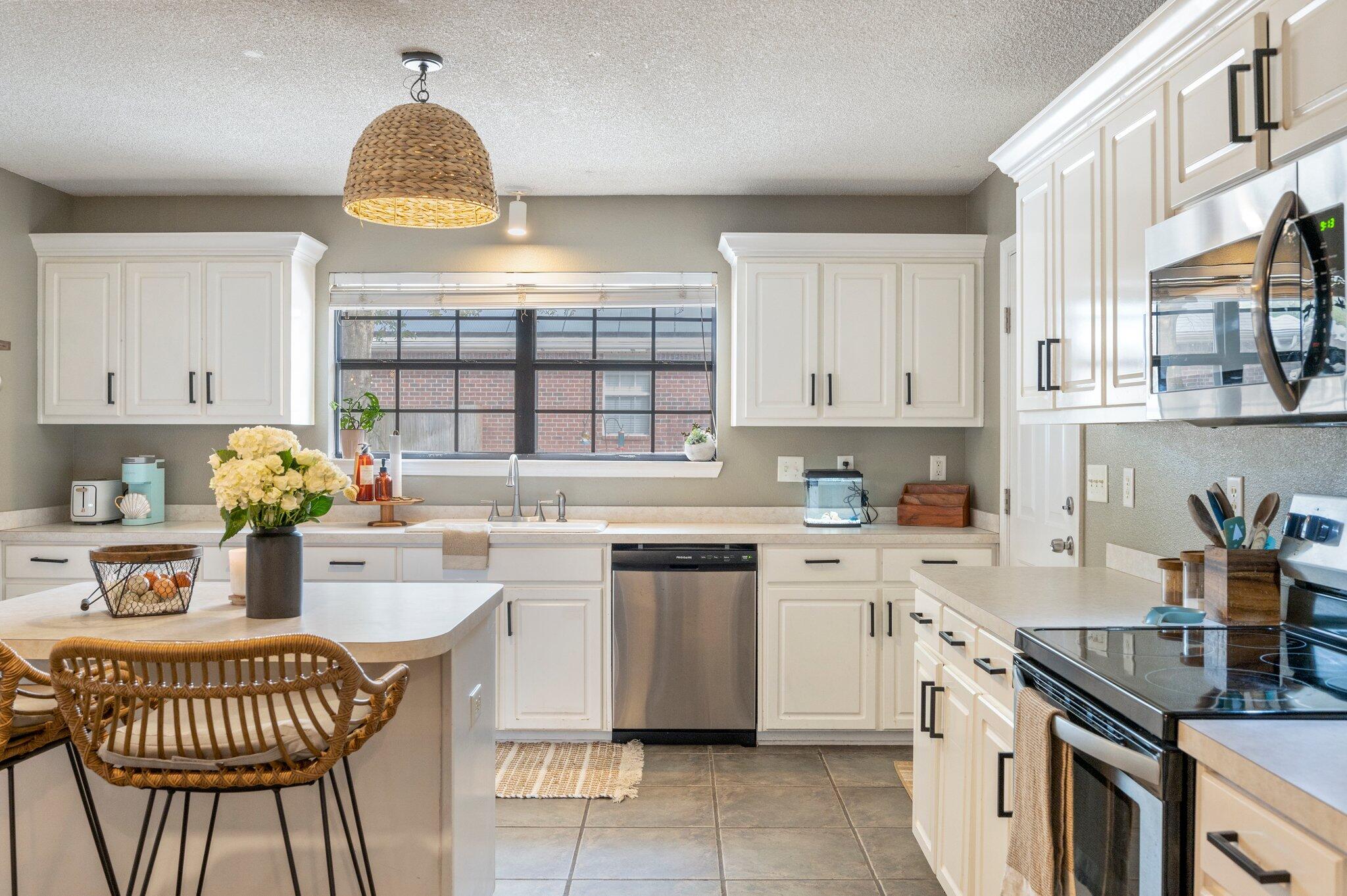 5938 Ridgeview Drive Milton, FL 32570 - Photo 26 of 58 Kitchen