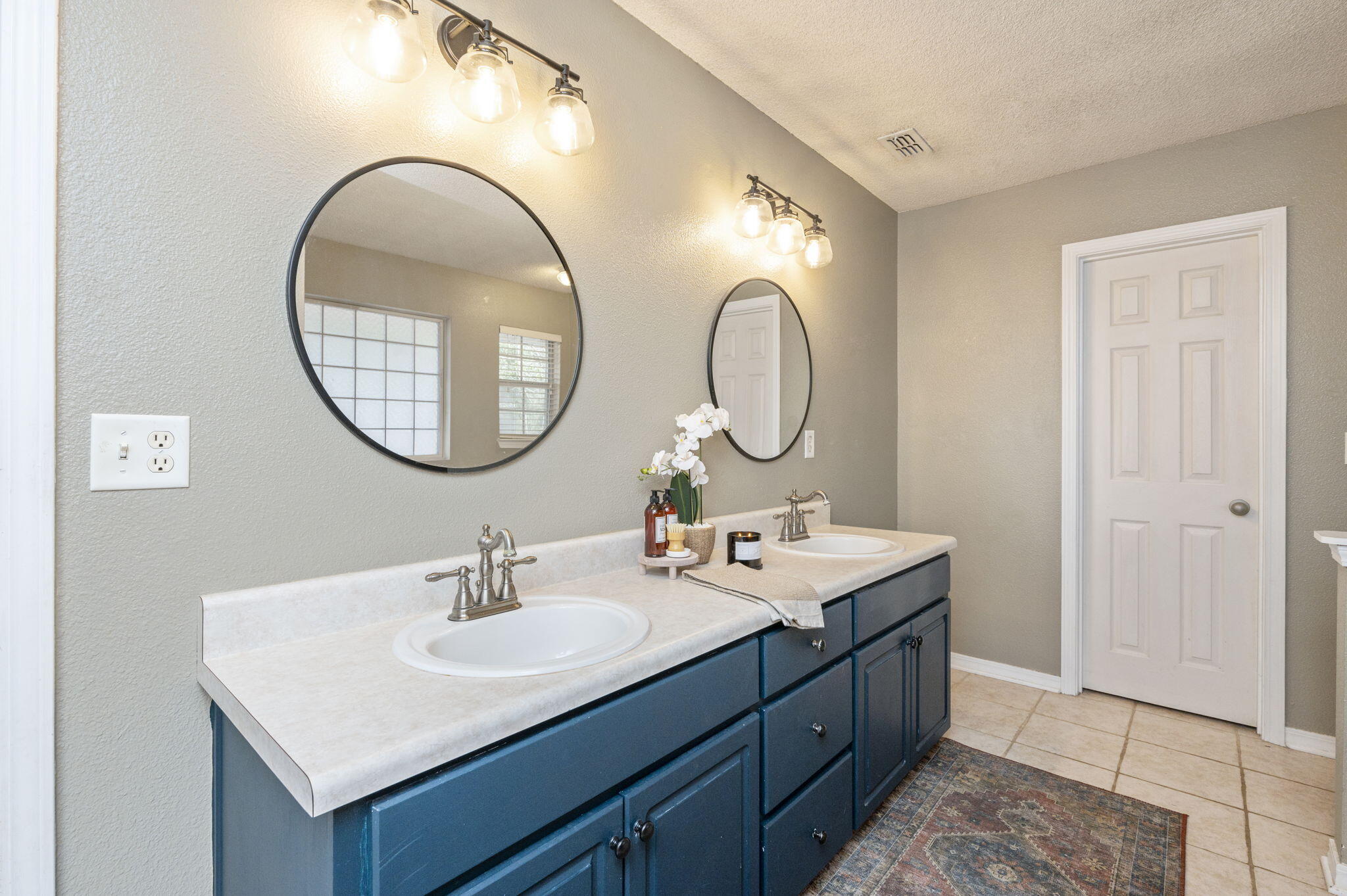 5938 Ridgeview Drive Milton, FL 32570 - Photo 30 of 58 a en suite bathroom with a double vanity sink and a mirror