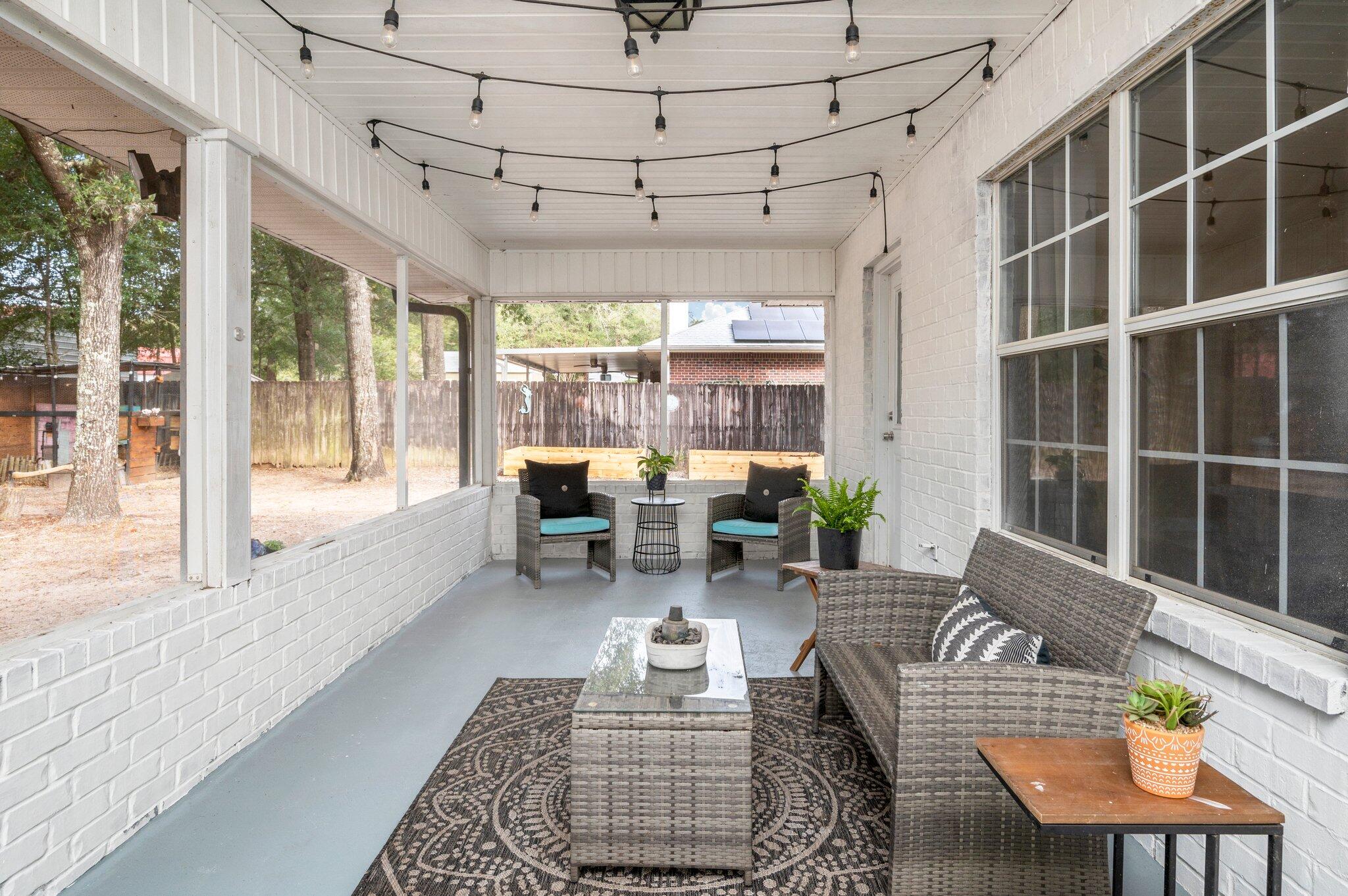 5938 Ridgeview Drive Milton, FL 32570 - Photo 55 of 58 a living room with furniture and a large window