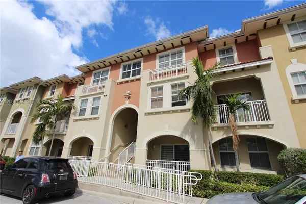 $2,750 | 10885 Northwest 89th Terrace, Unit 221, Doral, FL 33178