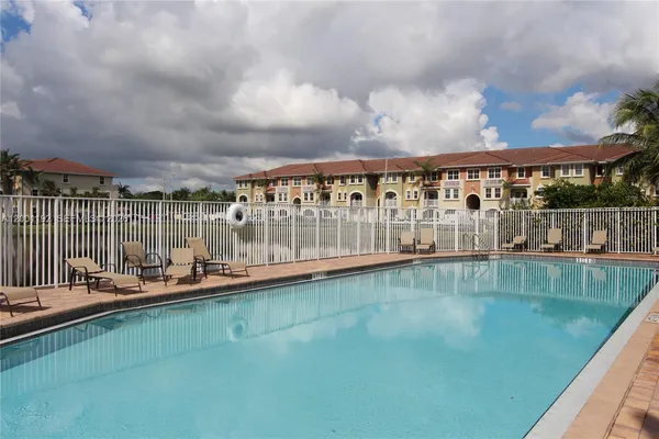 $2,750 | 10885 Northwest 89th Terrace, Unit 221, Doral, FL 33178