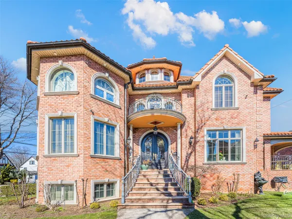 $2,280,000 | 160-03 Cryders Lane | Beechhurst
