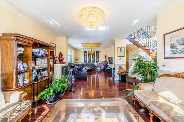 $2,280,000 | 160-03 Cryders Lane | Beechhurst