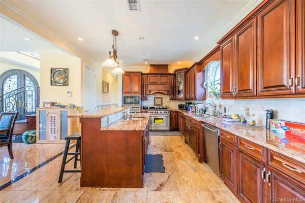 $2,280,000 | 160-03 Cryders Lane | Beechhurst