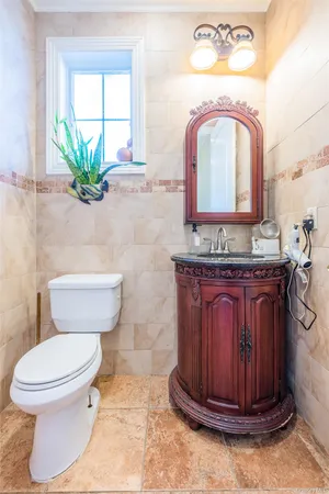 $2,280,000 | 160-03 Cryders Lane | Beechhurst