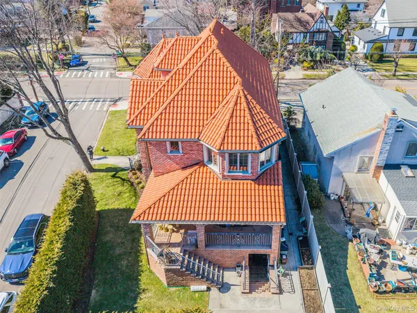 $2,280,000 | 160-03 Cryders Lane | Beechhurst