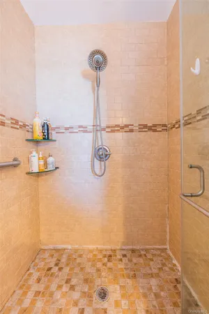 $2,280,000 | 160-03 Cryders Lane | Beechhurst