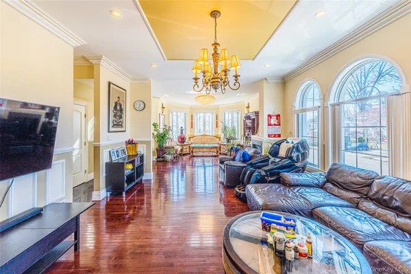 $2,280,000 | 160-03 Cryders Lane | Beechhurst