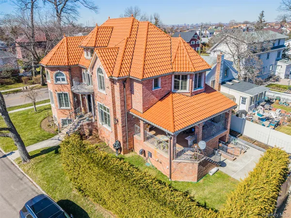 $2,280,000 | 160-03 Cryders Lane | Beechhurst