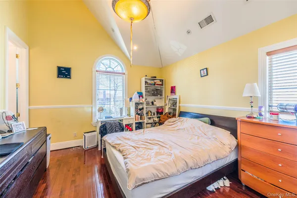 $2,280,000 | 160-03 Cryders Lane | Beechhurst