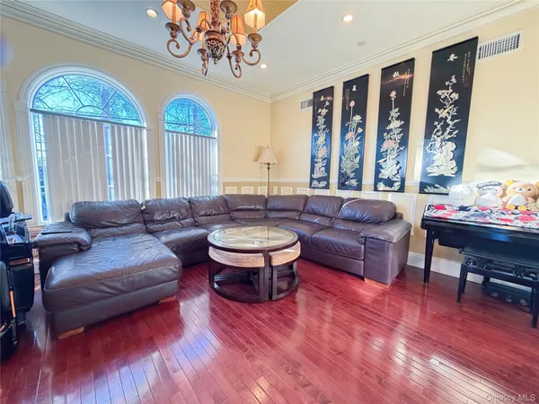 $2,280,000 | 160-03 Cryders Lane | Beechhurst