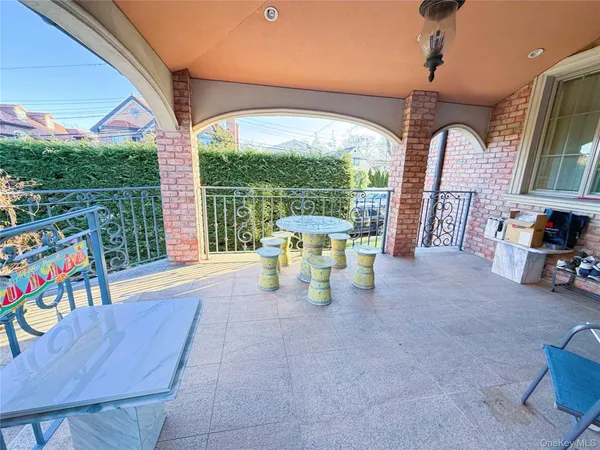 $2,280,000 | 160-03 Cryders Lane | Beechhurst