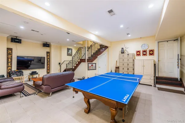 $2,280,000 | 160-03 Cryders Lane | Beechhurst