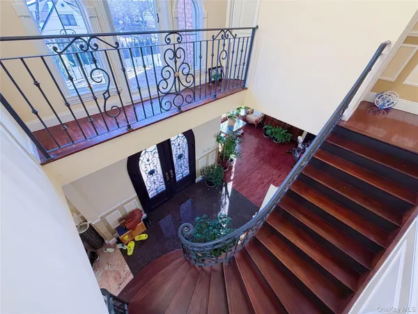 $2,280,000 | 160-03 Cryders Lane | Beechhurst