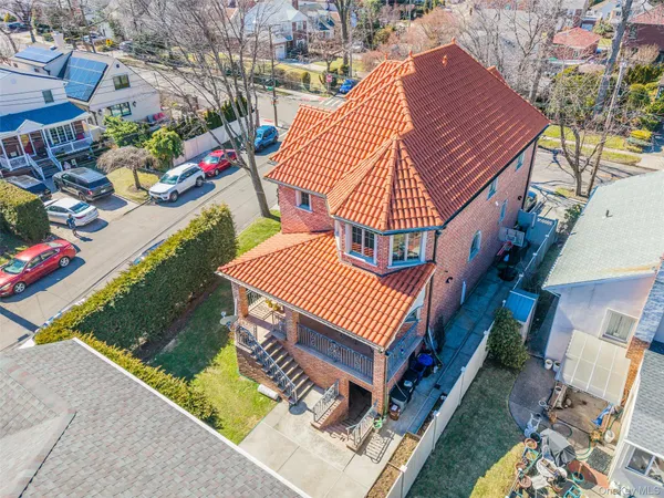 $2,280,000 | 160-03 Cryders Lane | Beechhurst