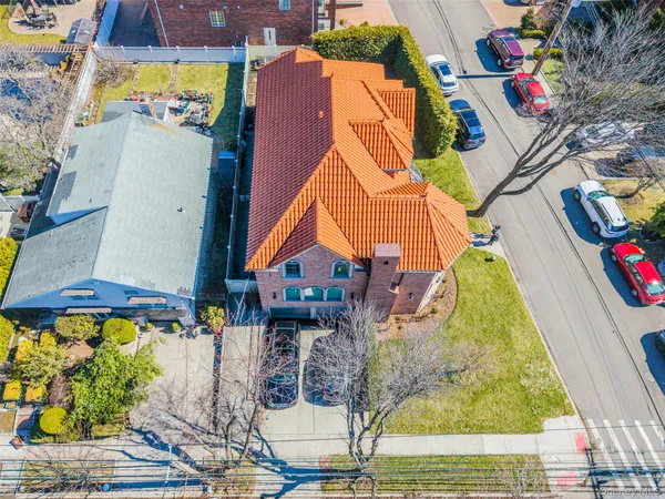 $2,280,000 | 160-03 Cryders Lane | Beechhurst