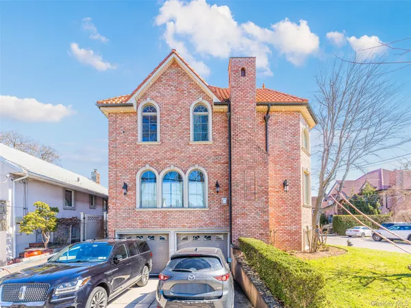 $2,280,000 | 160-03 Cryders Lane | Beechhurst