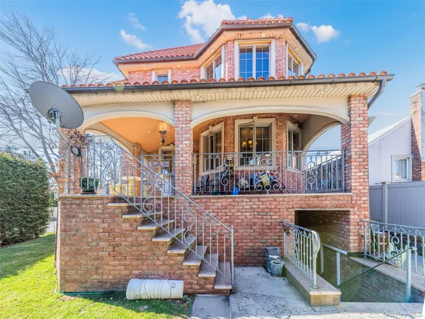 $2,280,000 | 160-03 Cryders Lane | Beechhurst