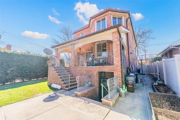 $2,280,000 | 160-03 Cryders Lane | Beechhurst