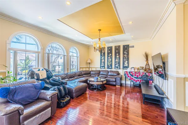 $2,280,000 | 160-03 Cryders Lane | Beechhurst