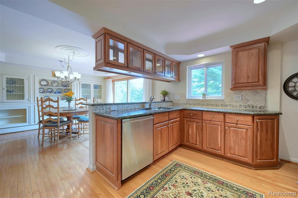 865 Briar Court Rochester Hills, MI 48309 - Photo 9 of 39
