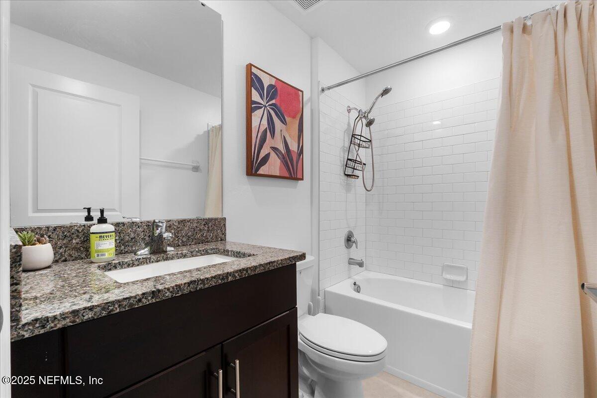 1976 Red Loop Lakeland, FL 33801 - Photo 26 of 39 Main Bath