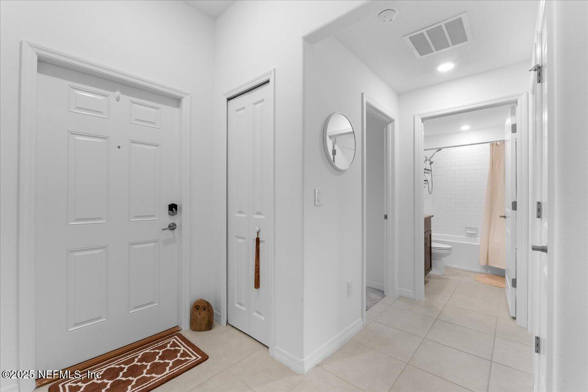 1976 Red Loop Lakeland, FL 33801 - Photo 6 of 39 Foyer to Main Bath