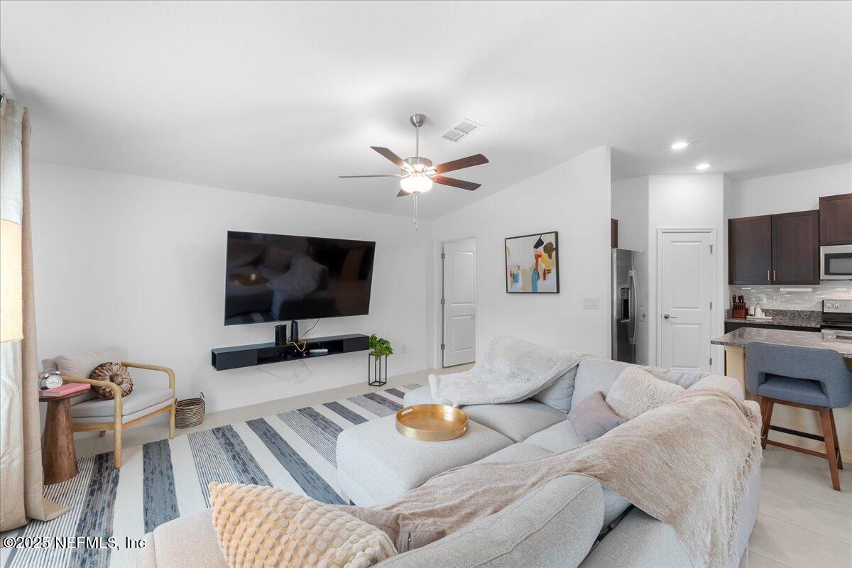 1976 Red Loop Lakeland, FL 33801 - Photo 7 of 39 Living Room