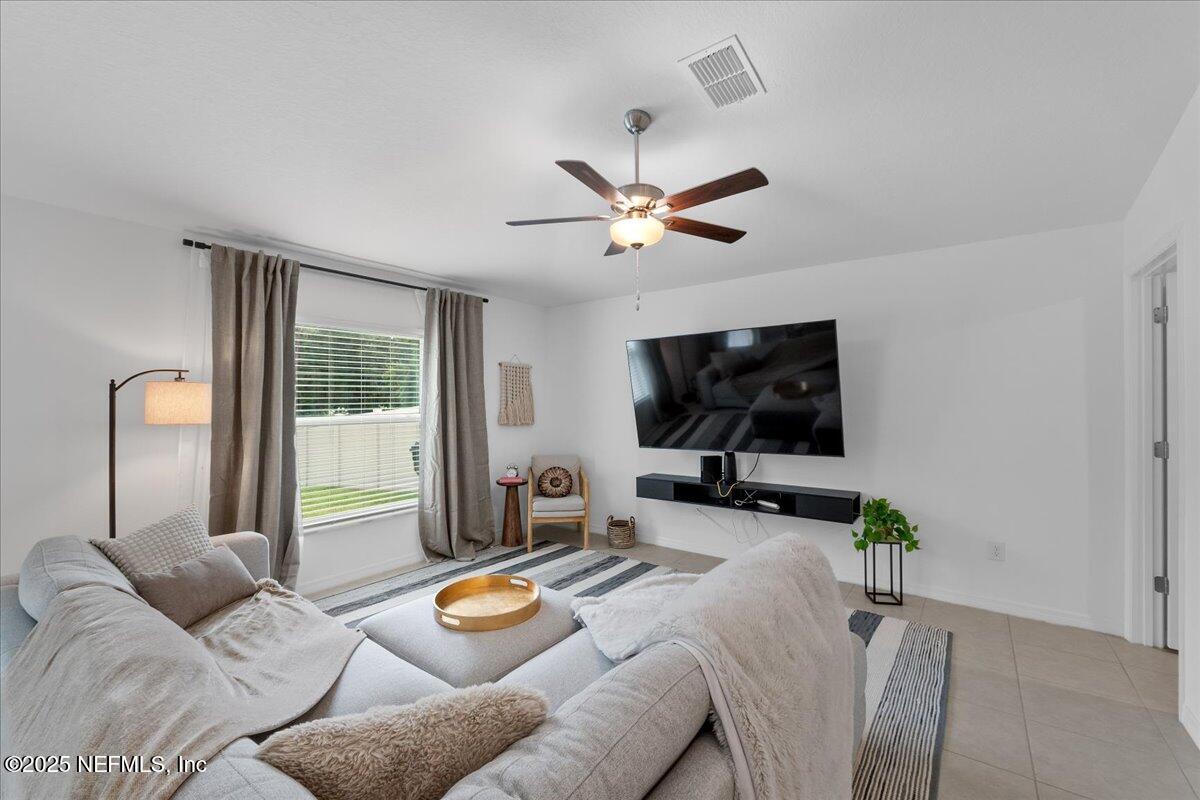 1976 Red Loop Lakeland, FL 33801 - Photo 9 of 39 Living Room