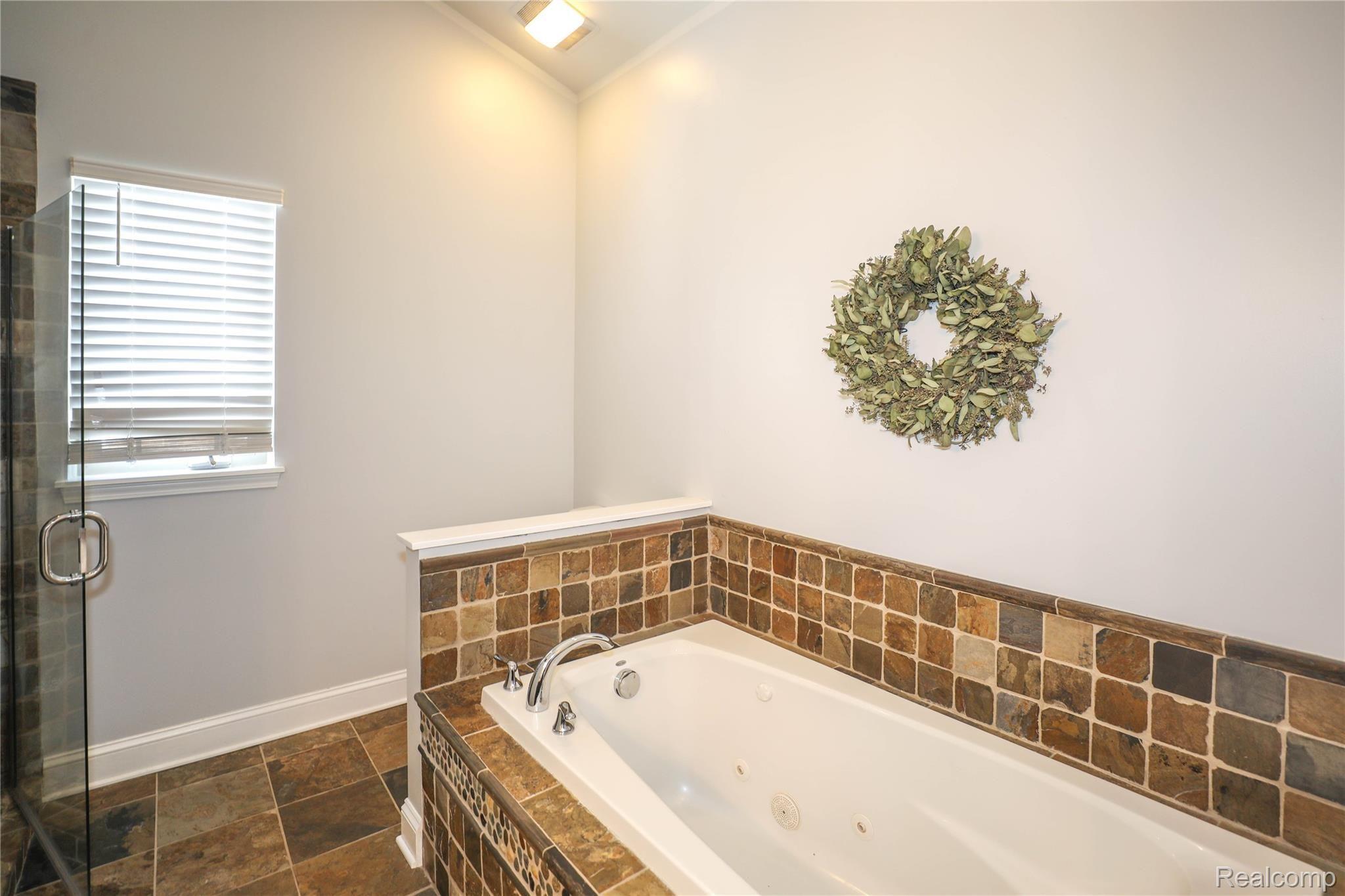 444 Circle Point Clarkston, MI 48348 - Photo 18 of 39 19.jpg