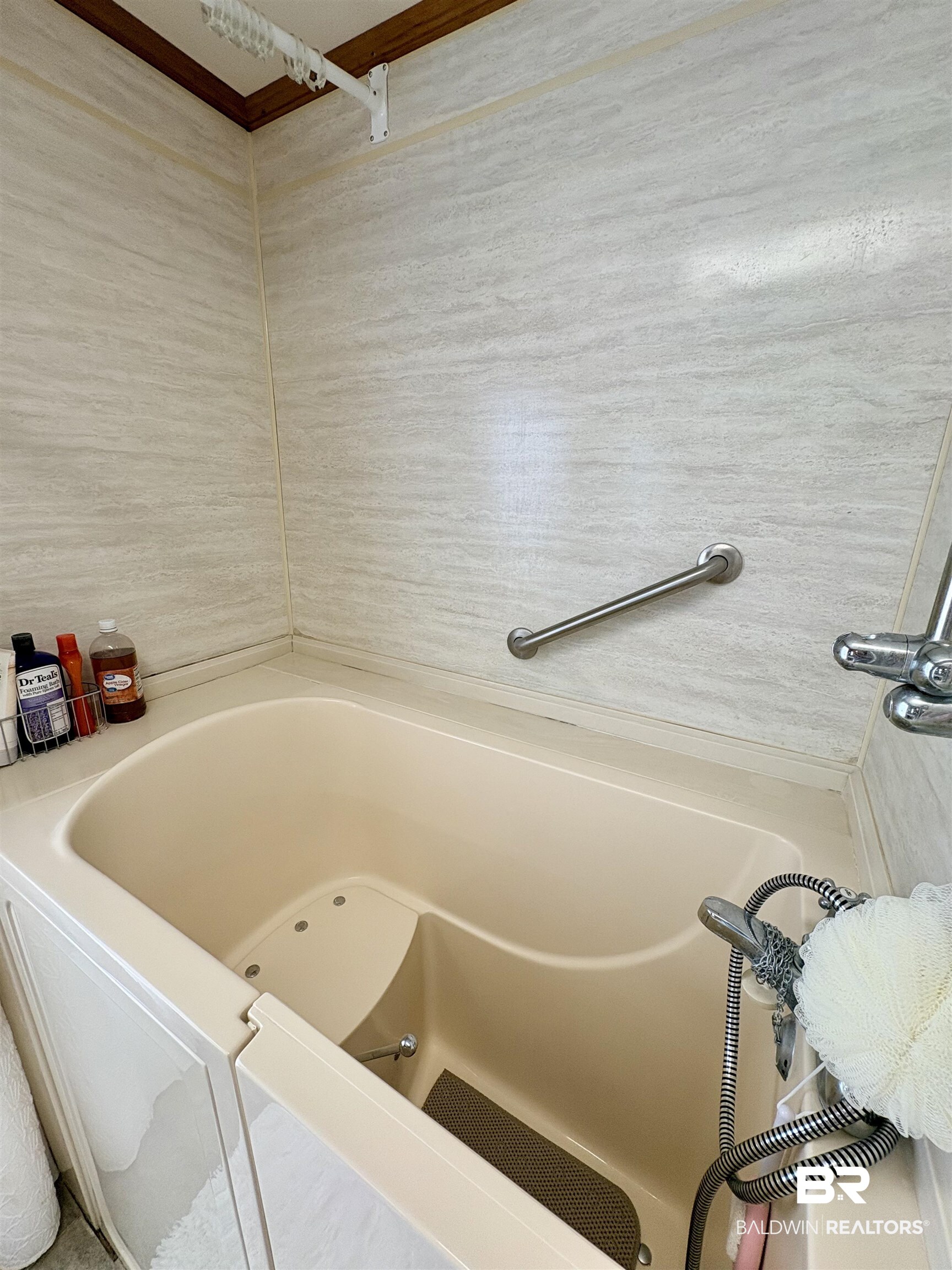 44 Ridge Road Castleberry, AL 36432 - Photo 7 of 33 Full bathroom with a tub