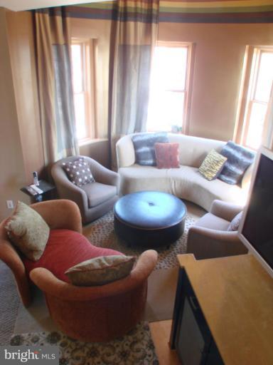 1800 Belmont Road Northwest, Unit 3R Washington, DC 20009 - Photo 3 of 13 Living Room