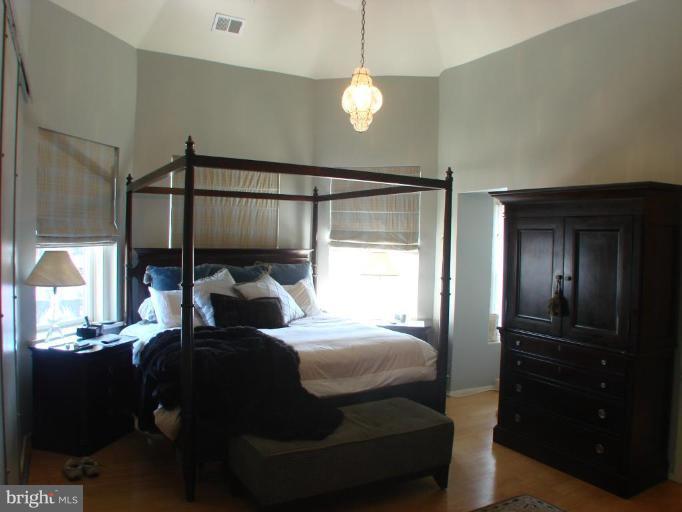 1800 Belmont Road Northwest, Unit 3R Washington, DC 20009 - Photo 8 of 13 Master Bedroom