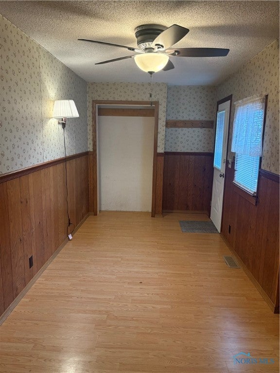 912 Cresceus Road Oregon, OH 43616 - Photo 18 of 43 Dining Room