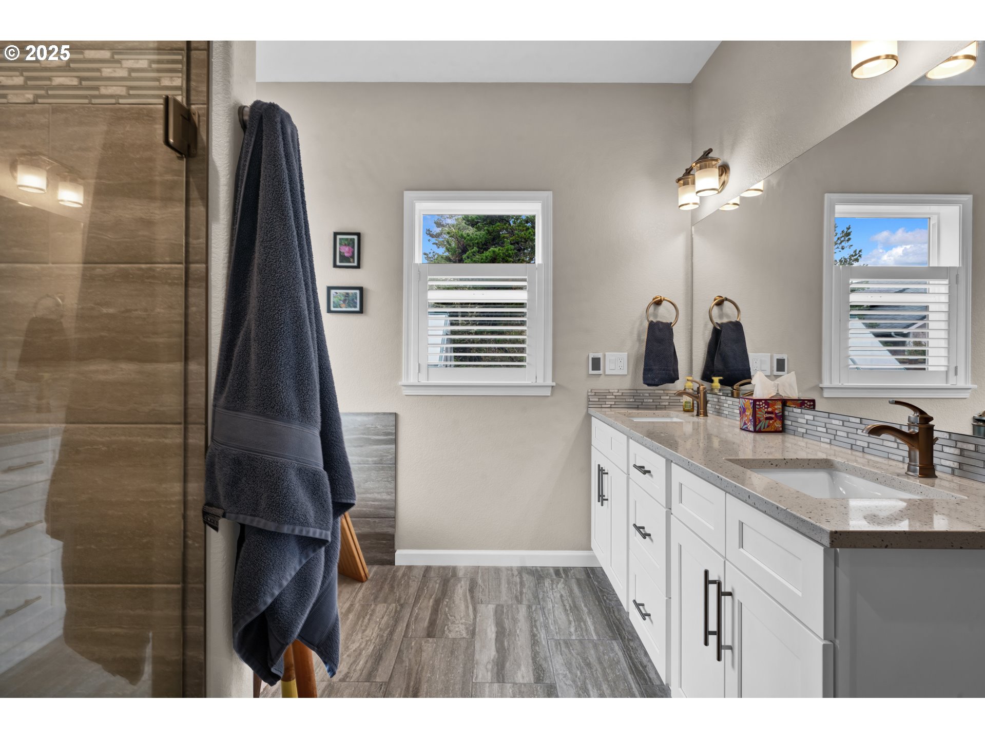 9 Whitetail Court Florence, OR 97439 - Photo 25 of 48 Owner's Suite Bathroom