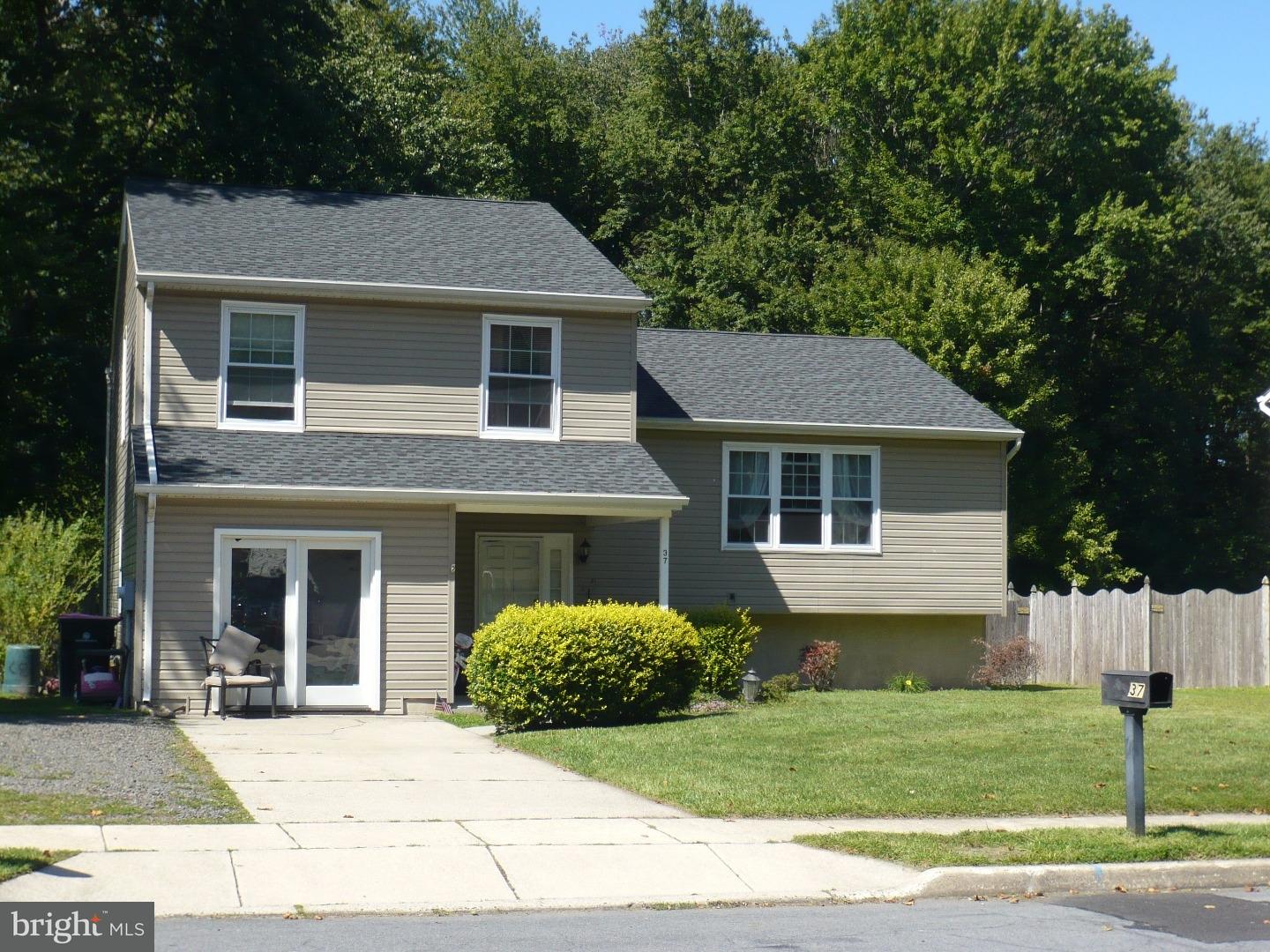 37 Edinburgh Road Blackwood, NJ 08012 - Photo 2 of 25 Gallery Image 2