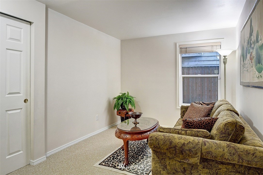 9221 Interlake Avenue North, Unit 104 Seattle, WA 98103 - Photo 13 of 17 Gallery Image 13