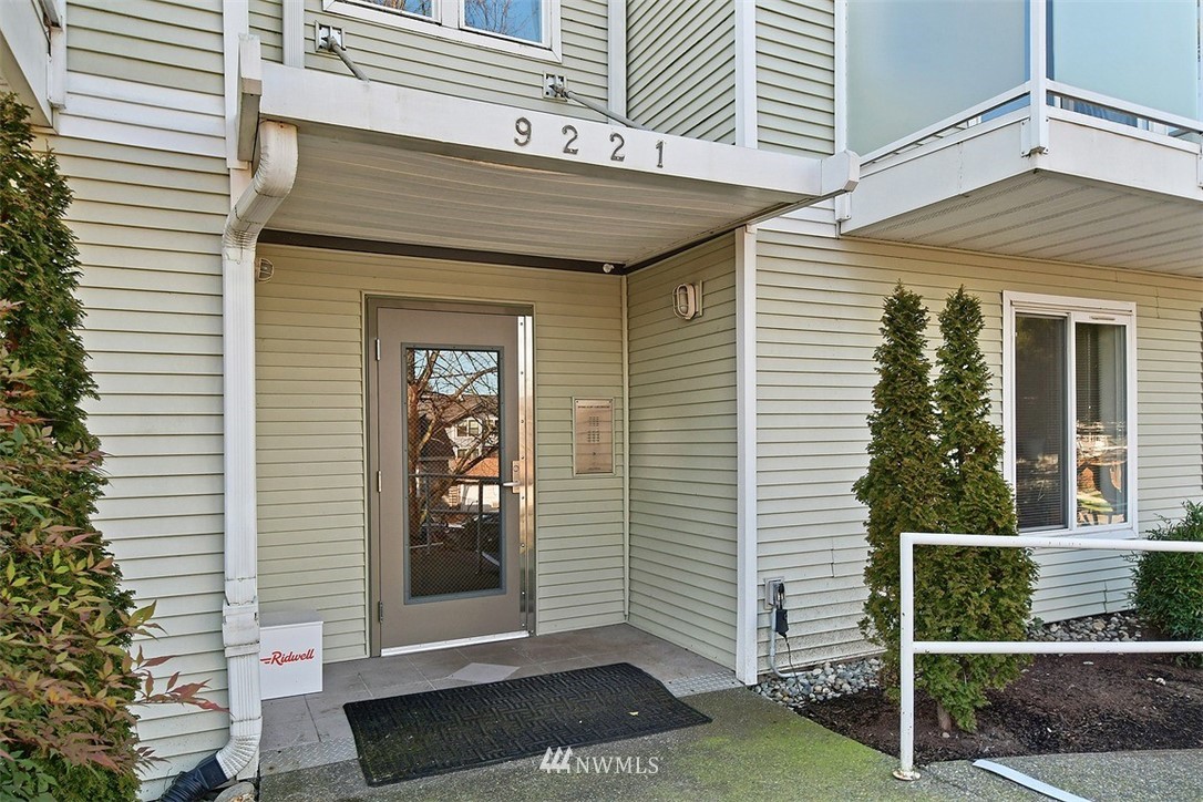 9221 Interlake Avenue North, Unit 104 Seattle, WA 98103 - Photo 17 of 17 Gallery Image 17