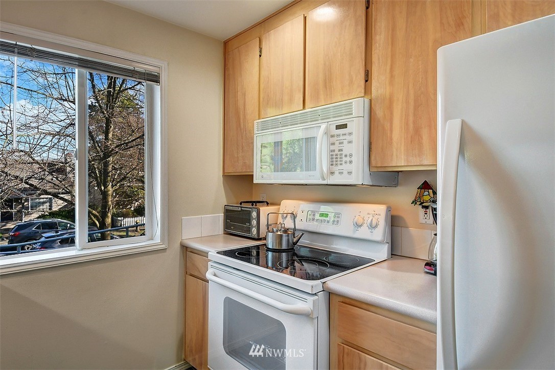 9221 Interlake Avenue North, Unit 104 Seattle, WA 98103 - Photo 8 of 17 Gallery Image 8