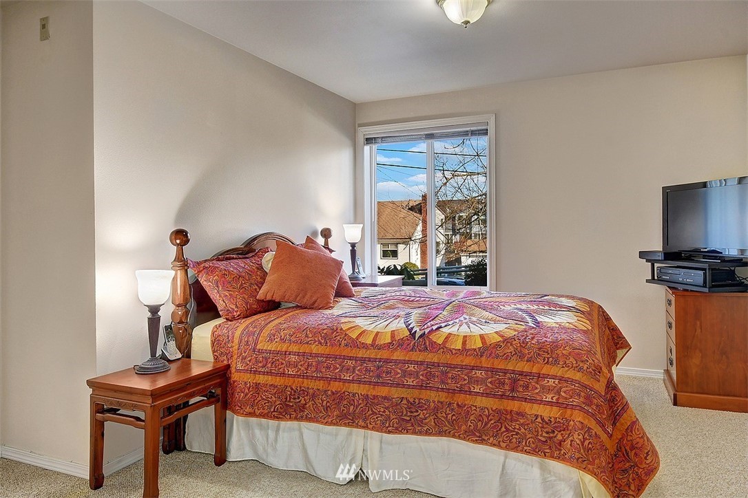 9221 Interlake Avenue North, Unit 104 Seattle, WA 98103 - Photo 10 of 17 Gallery Image 10