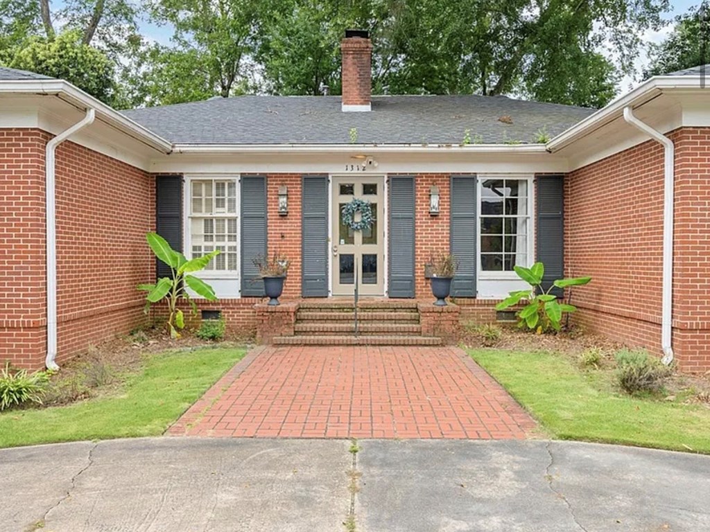 1312 10th Street, Unit B Columbus, GA 31906 - Photo 7 of 11 a view of a house with table and chairs in patio