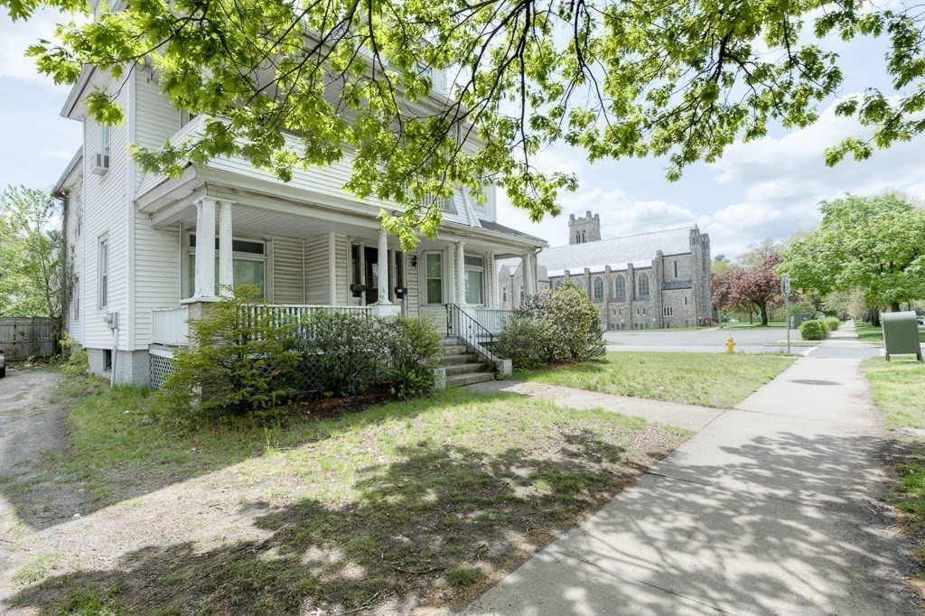 407-9 Sumner Avenue Springfield, MA 01108 - Photo 6 of 40 a front view of a house with yard and green space