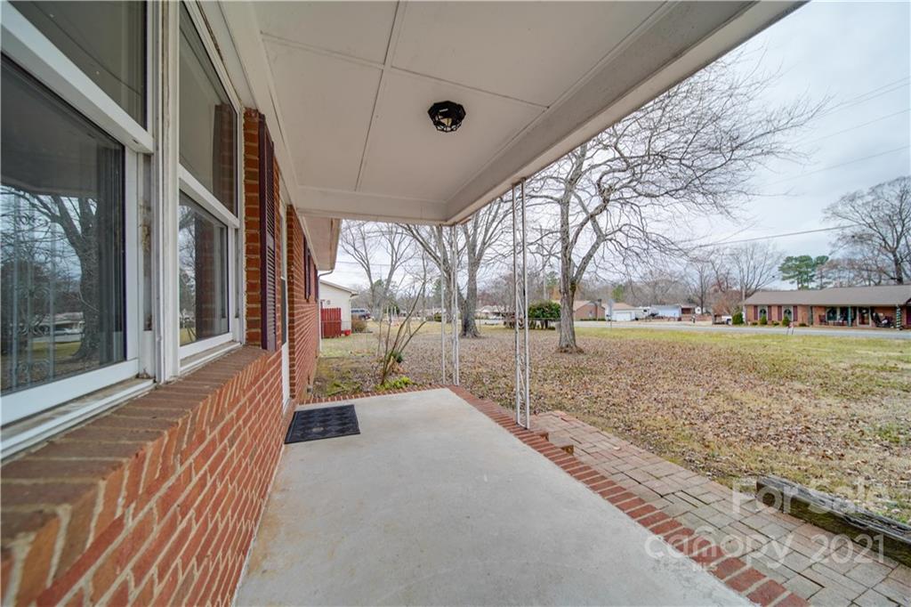 1400 Mayberry Road Dallas, NC 28034 - Photo 3 of 42 Gallery Image 3