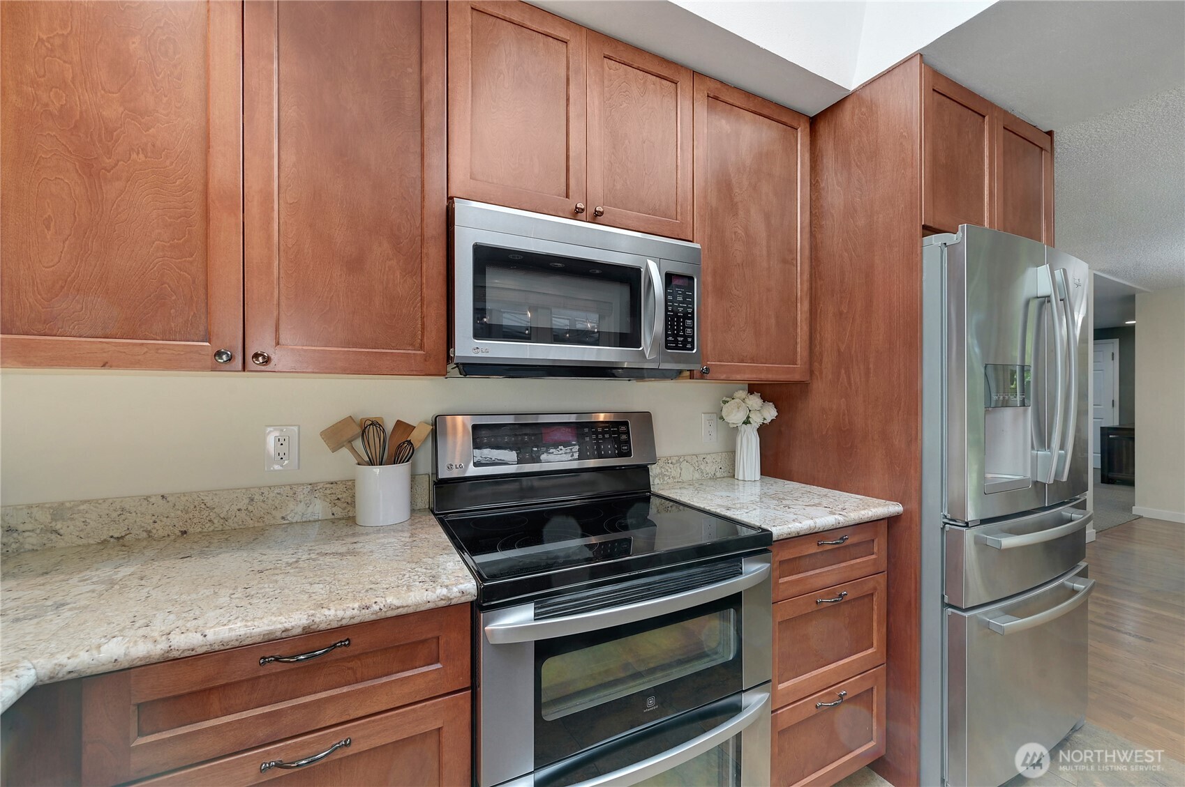 10157 Northeast 200th Street Bothell, WA 98011 - Photo 9 of 38
