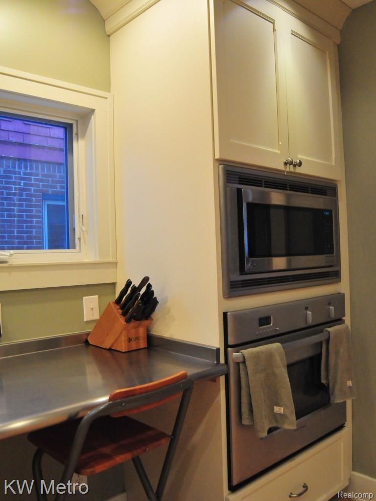 21 Hanover Road Pleasant Ridge, MI 48069 - Photo 15 of 37 DSC_9320.jpg