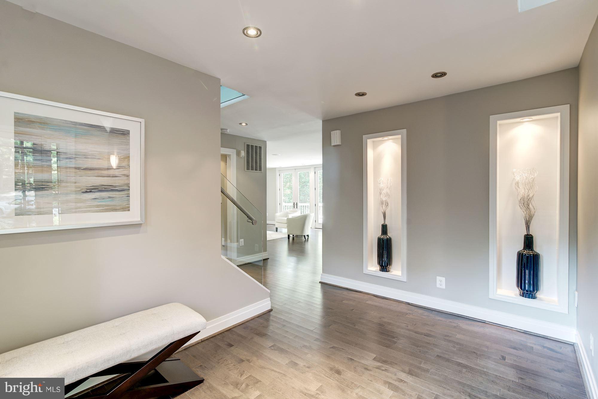 7827 Langley Ridge Road McLean, VA 22102 - Photo 3 of 30 Foyer