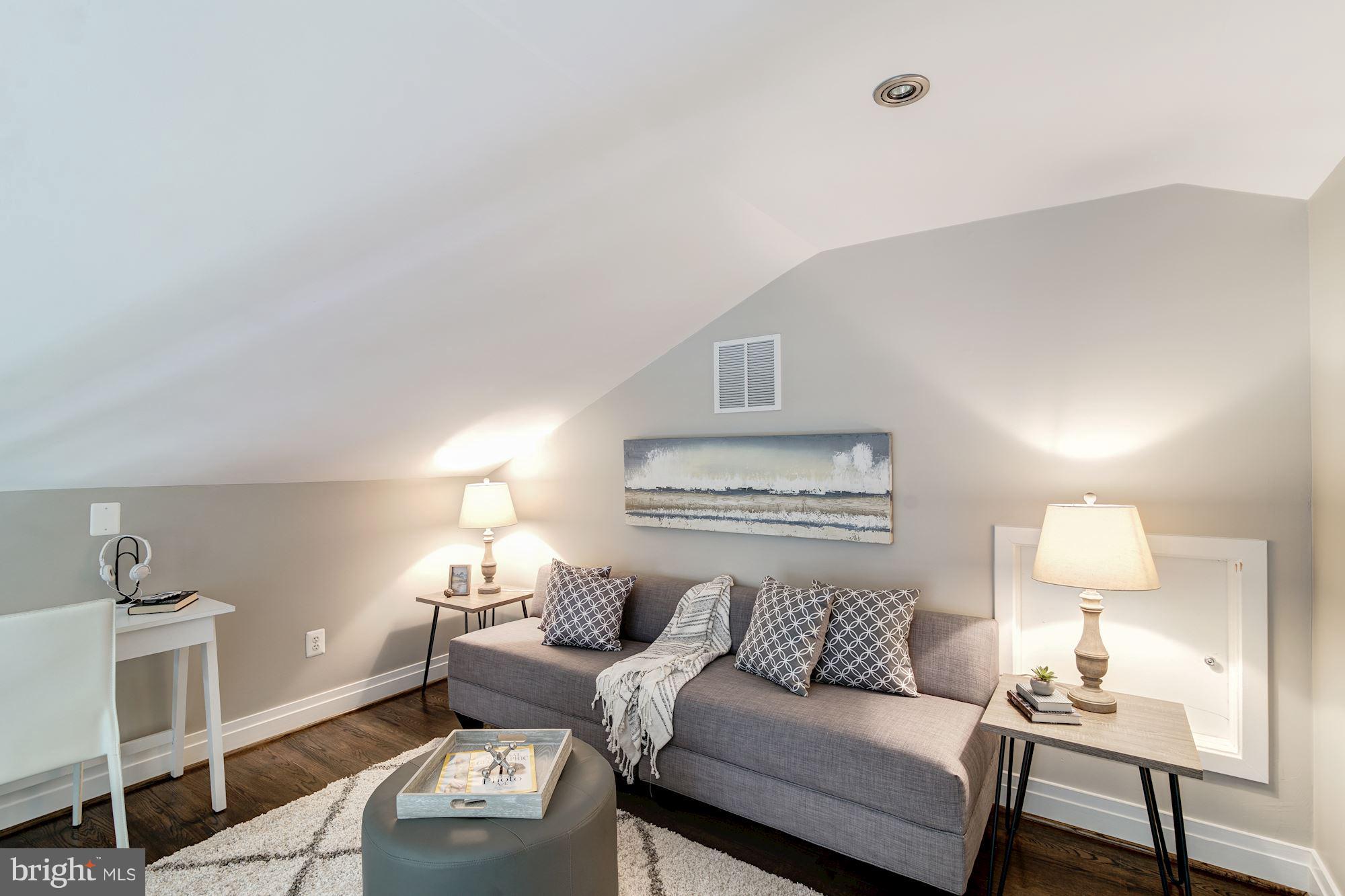 7827 Langley Ridge Road McLean, VA 22102 - Photo 22 of 30 Loft with sitting area